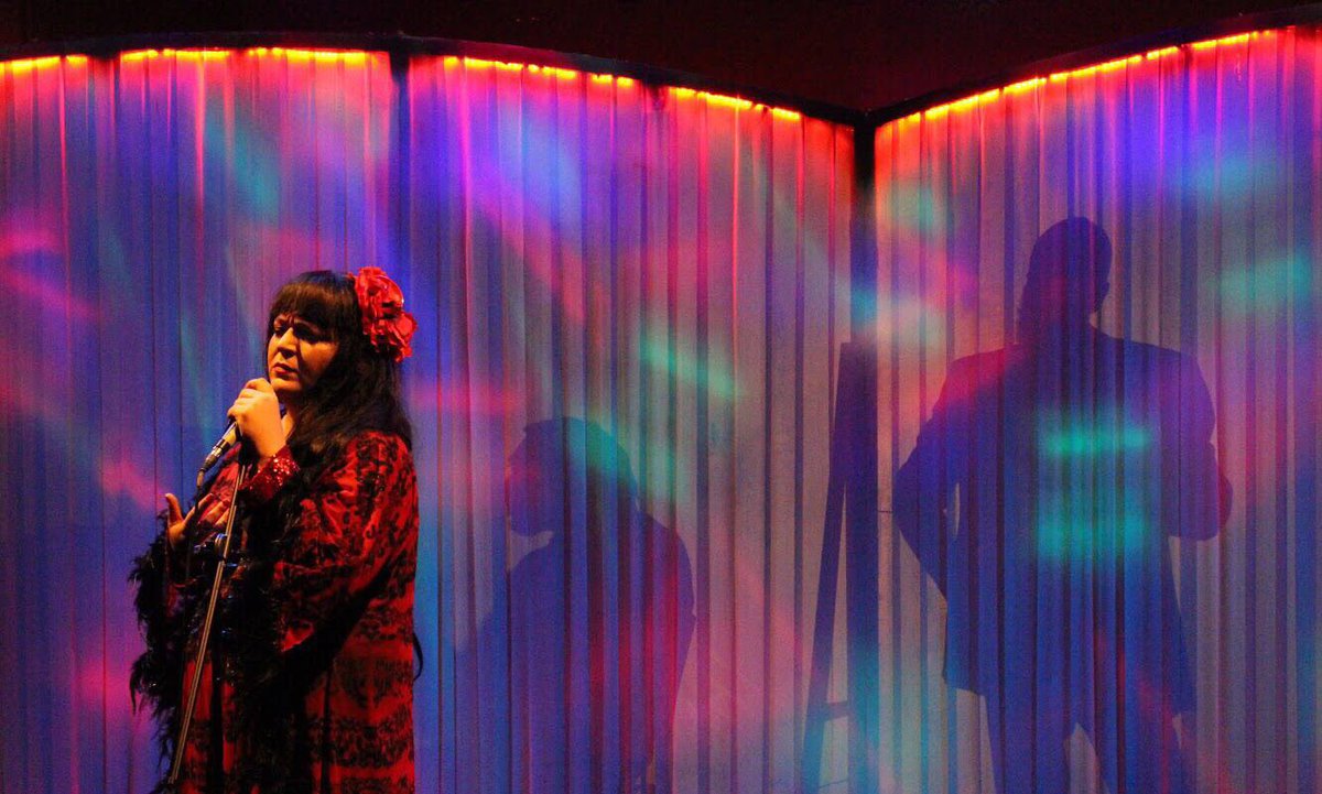 Bu akşam 20:30'da
"Sevmekten Öldü Desinler"
Biletler biletix ve gişemizde
0542 213 60 50
0216 545 73 76