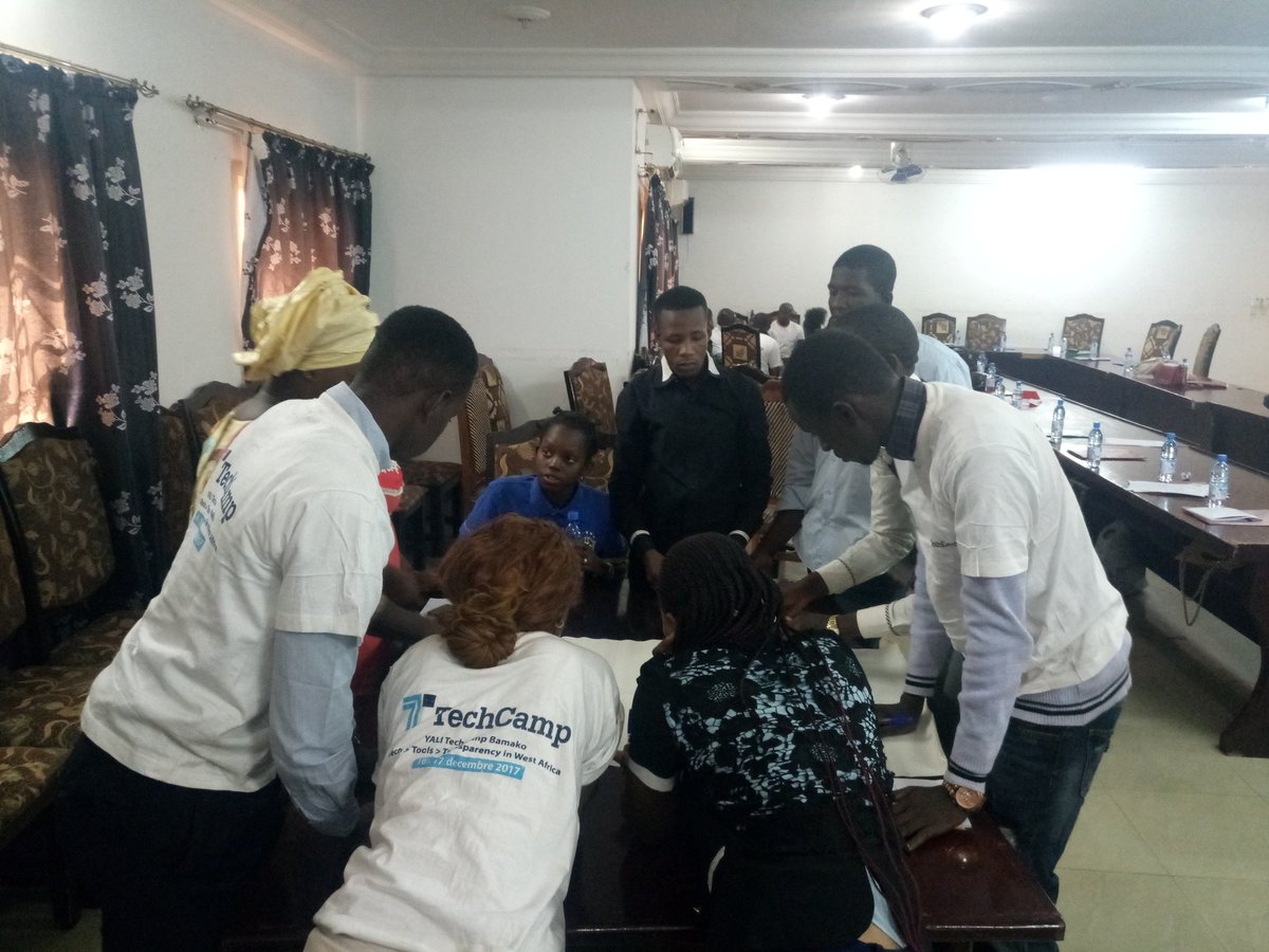 LalaichaM's tweet photo. #YaliTechCamp jour2
Les participants en groupe de travail réfléchissent sur les défis à relever sur le thème de l'engagement citoyen des jeunes
#TechCampMali #MiniTechcampMali #USAMali @StateDept @USEmbassyMali https://t.co/22AMIeFFB7