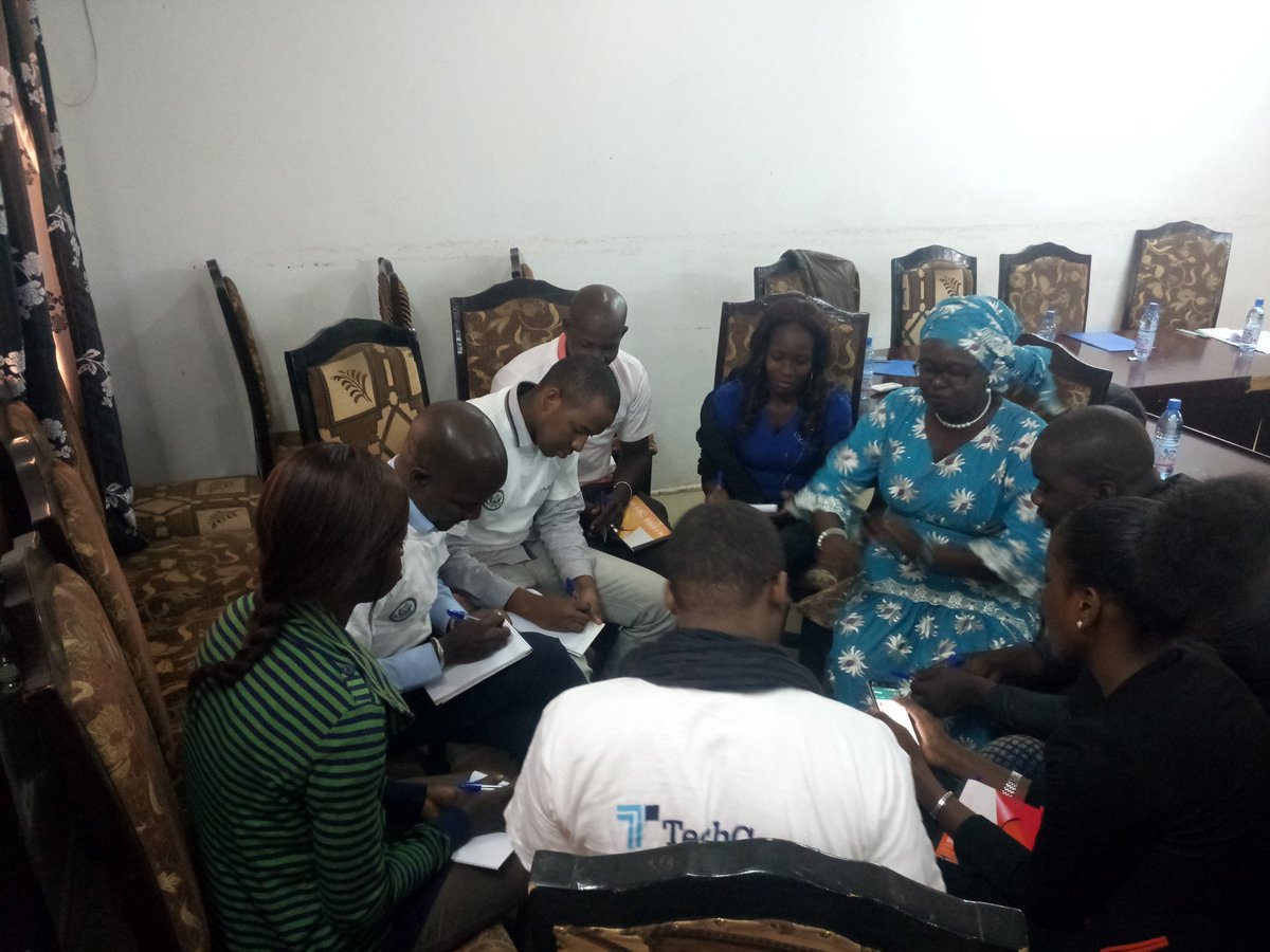 LalaichaM's tweet photo. #YaliTechCamp jour2
Les participants en groupe de travail réfléchissent sur les défis à relever sur le thème de l'engagement citoyen des jeunes
#TechCampMali #MiniTechcampMali #USAMali @StateDept @USEmbassyMali https://t.co/22AMIeFFB7