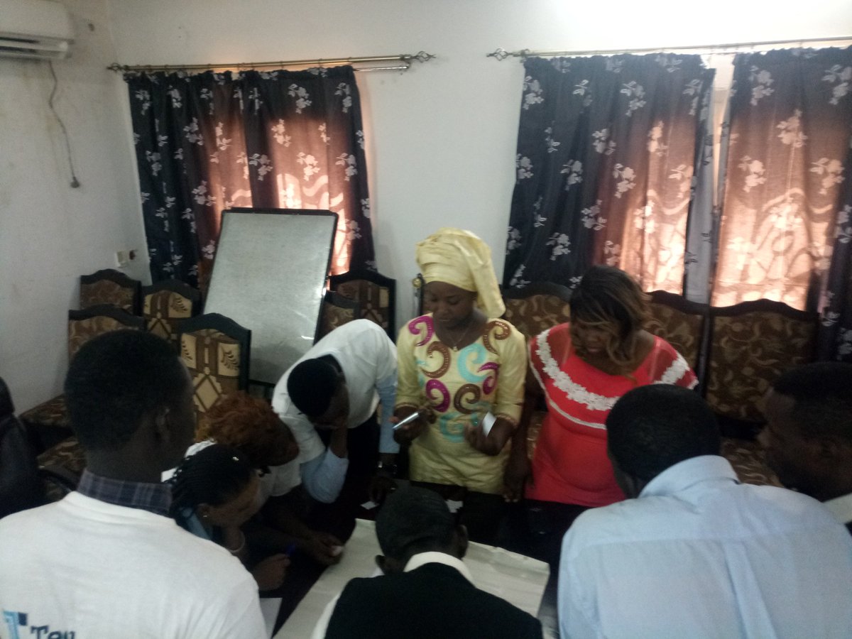 LalaichaM's tweet photo. #YaliTechCamp jour2
Les participants en groupe de travail réfléchissent sur les défis à relever sur le thème de l'engagement citoyen des jeunes
#TechCampMali #MiniTechcampMali #USAMali @StateDept @USEmbassyMali https://t.co/22AMIeFFB7
