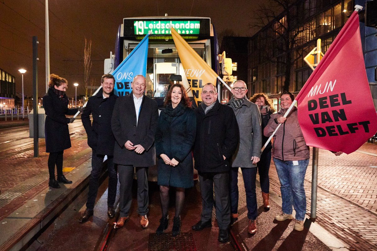 spoorzonedelft's tweet photo. Vanaf vandaag rijdt tramlijn 19 vanuit Leidschendam door naar de haltes Prinsenhof en Delft station. We vierden dit nieuwe deel van Delft samen met de reizigers, zij kregen koffie en croissants. Meer lezen? Kijk op https://t.co/Ygv3088ikU https://t.co/JnoOdT9oWH