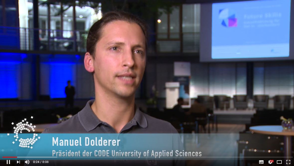 „Wir brauchen mehr unternehmerische Freiheit im Bildungssystem“ - wir haben <a href="/maphido/">Manuel Dolderer</a> von der <a href="/CodeUniversity/">CODE</a> interviewt.

Jetzt in Text- und Videoform bei uns im Blog!

#hfd17
hochschulforumdigitalisierung.de/de/blog/interv…