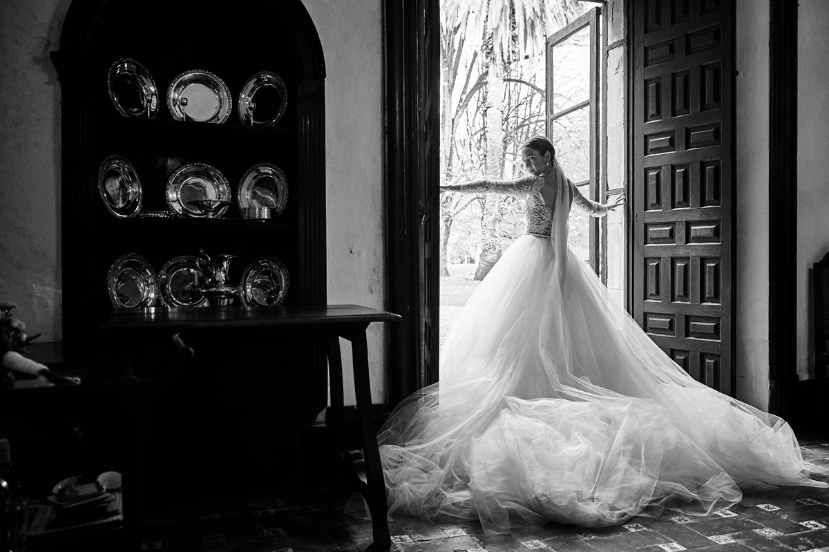 ManuelCastano2's tweet photo. Autentica portada la de Isabel este fin de semana en su boda . Buen día a todos https://t.co/n2amTZLJ8O