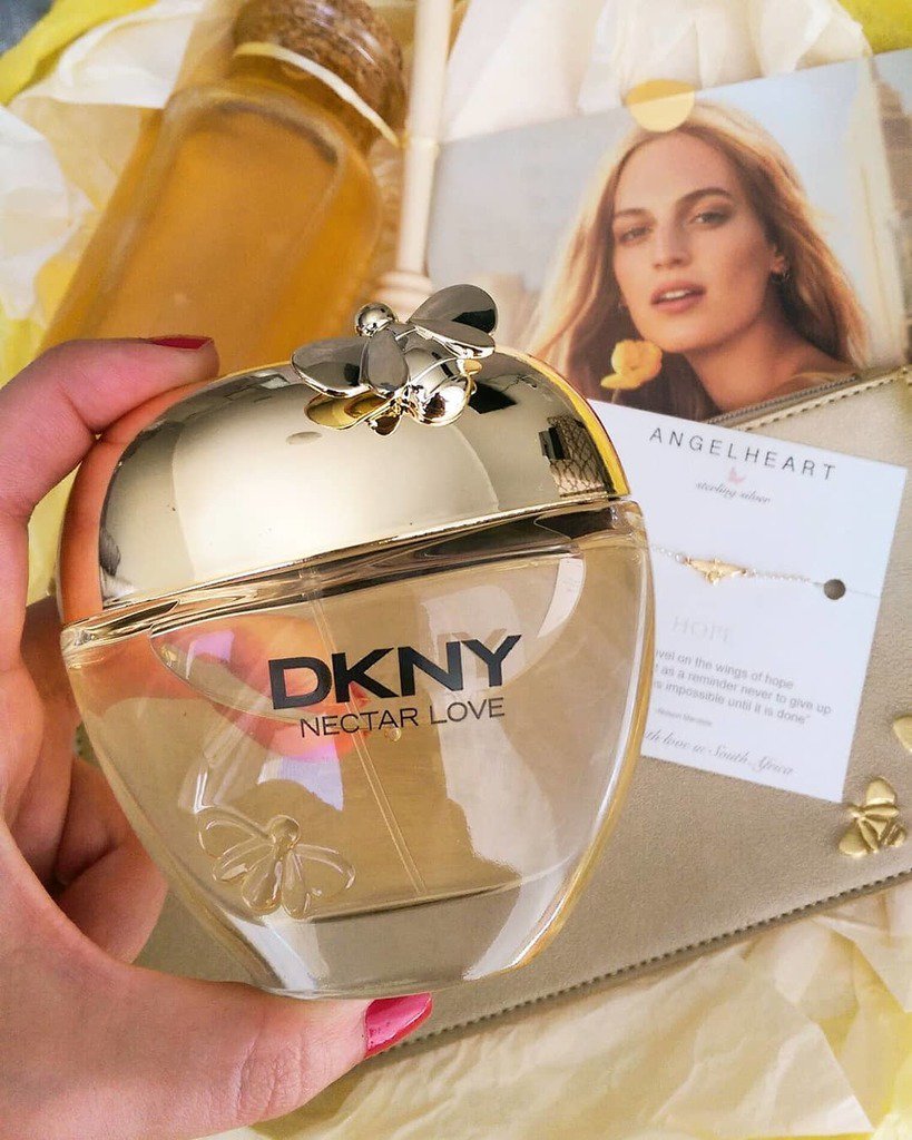 lipglossgirl's tweet photo. How adorable is the li'l bee-bedecked bottle for new @dkny #NectarLove? A floral-fruity-gourmand, it features a honeycomb and neroli note said to bring all the boys to your yard like 🐝🐝🐝 to 🍯 https://t.co/xO8P7ZcAk7