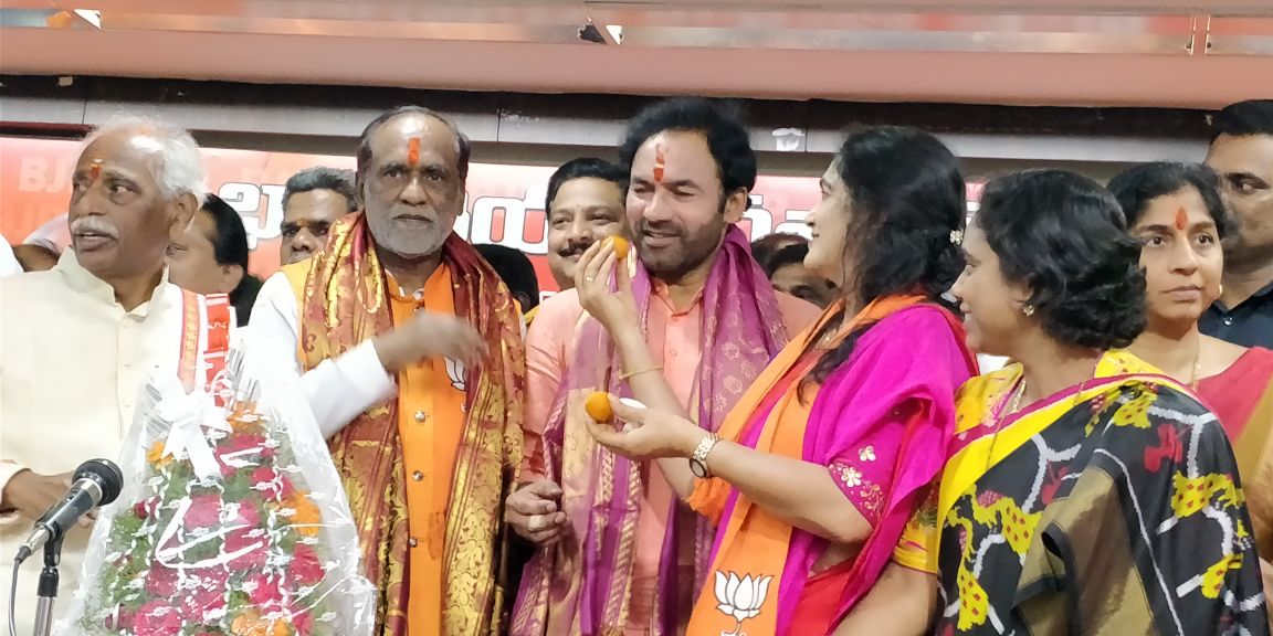 kishanreddybjp's tweet photo. Addressed a press conference at @BJP4Telangana state office in Nampally, Hyderabad with  Sri @Dattatreya garu, @drlaxmanbjp garu, Sri @ChintalaRReddy garu and Sri @RaoMlc garu. https://t.co/JsZM5vA619