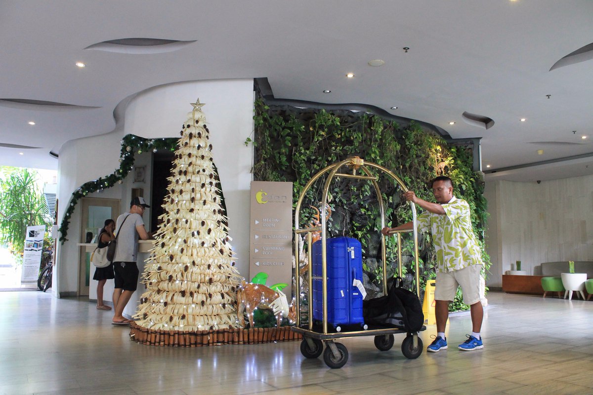 Christmas is around the corner. Let's celebrate this precious moment with EDEN Hotel Kuta Bali.         
 #edenhotelkutabali #destination #vacation #holiday #festive #christmas