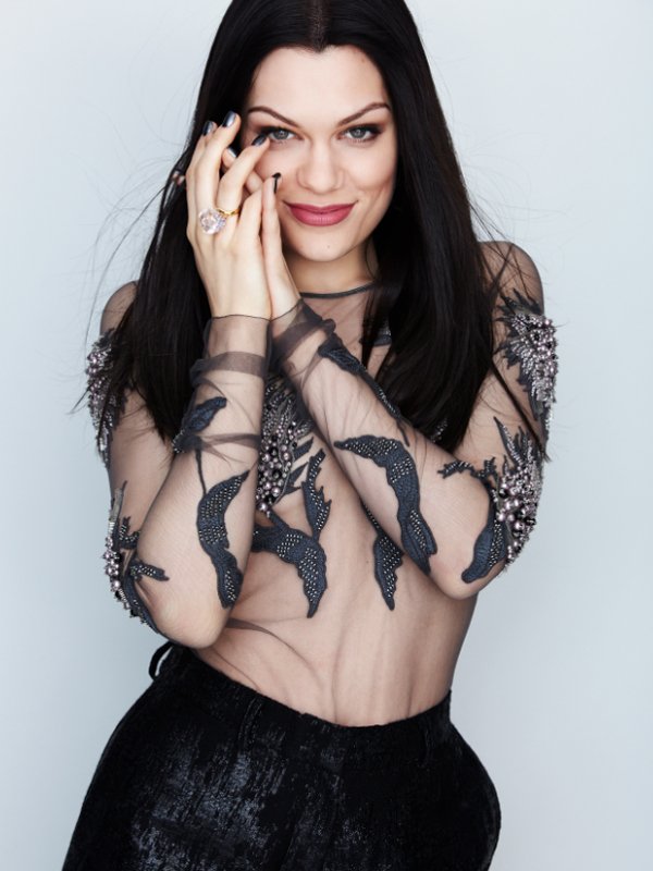 ApreciationTw's tweet photo. RT For Jessie J
LIKE For Fergie https://t.co/ttAw8QxrlS