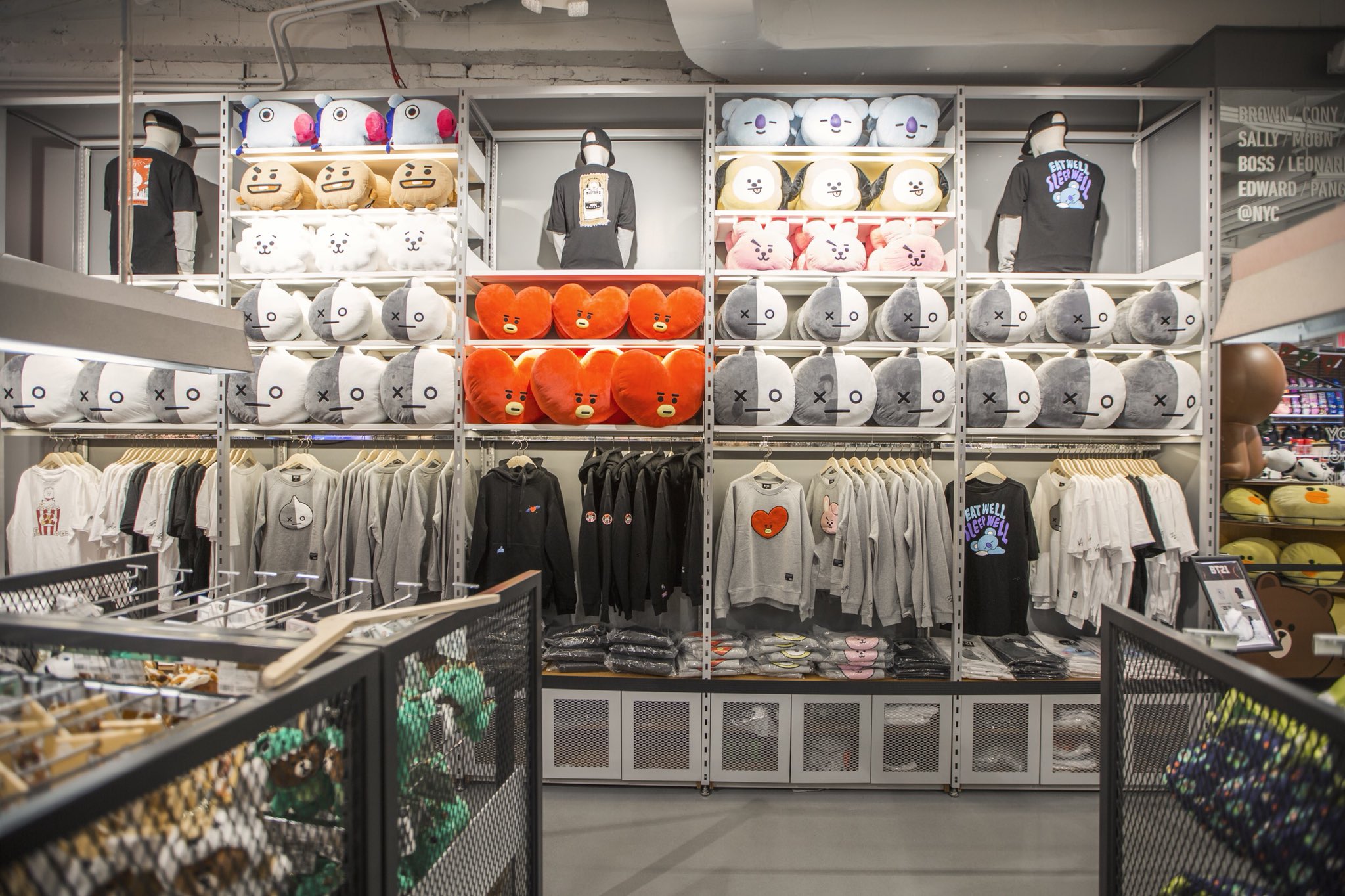 [Picture] BT21 Line Store (Korea & New York) [171217]