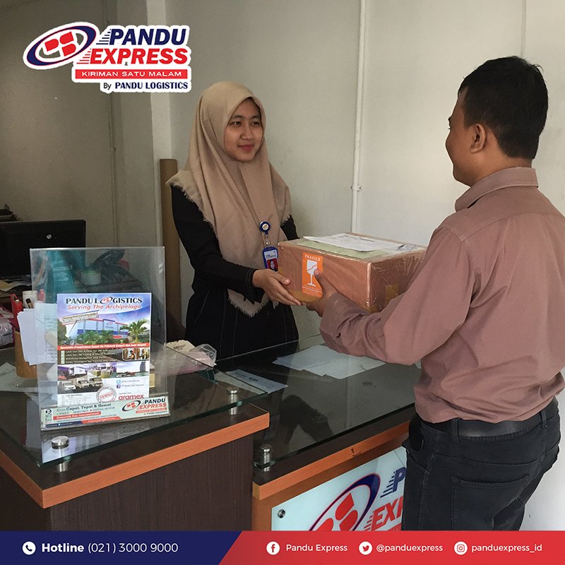Sebelum mengirimkan paket menggunakan #PanduExpress, pastikan nama penerima dan alamat tujuan serta nomor telepon yang dapat dihubungi sudah tertulis jelas untuk memastikan paket Anda sampai ke tujuan #BersamaPandu #JasaEkspedisi #JasaKurir