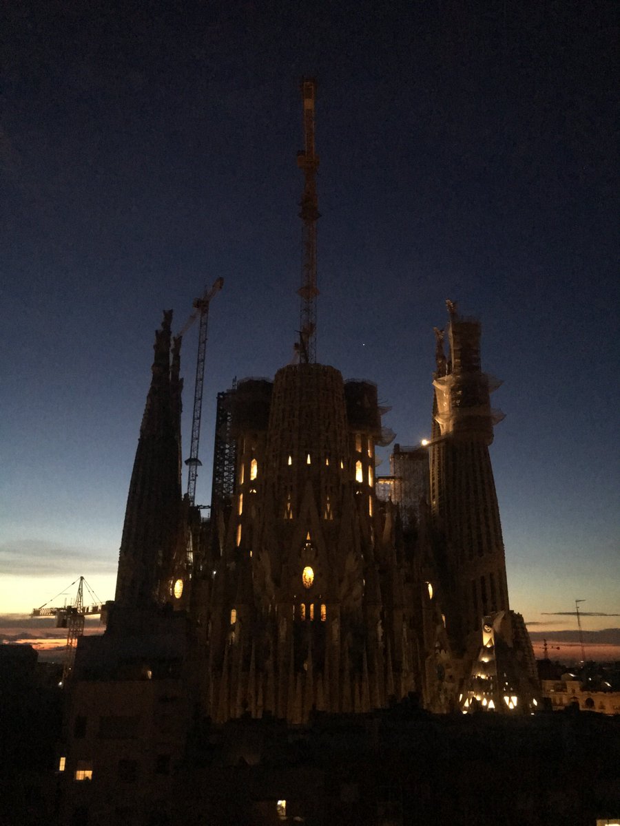 WeTravelThink's tweet photo. I woke up like this! 💁🏽😍 #Barcelona #SagradaFamilia #BusinessTravel https://t.co/iYqoHEFmzS