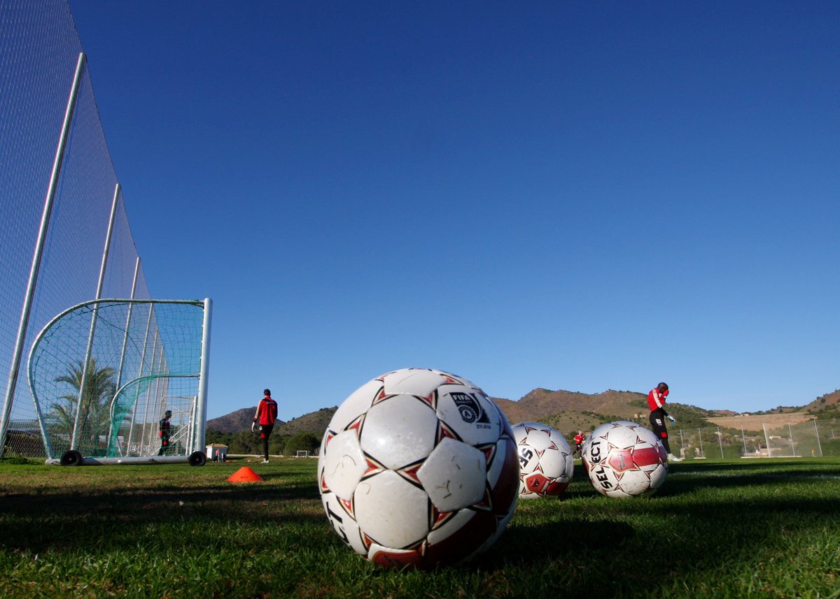 grandhyattLMC's tweet photo. The German football team @VfB will begin the winter break at La Manga Club's Football Centre ➡️ https://t.co/vLJDFcICqJ  ⚽️⚽️ #lamangaclub #football #winterbreak https://t.co/ES4XTDurLa