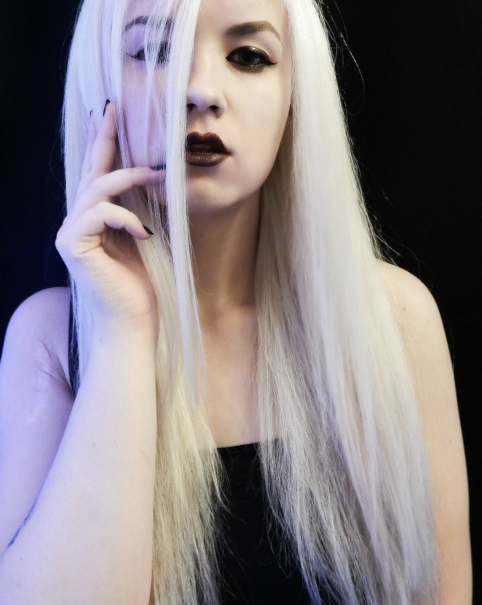 ElizDevil's tweet photo. #black #photo #me #platium #blonde #selfie https://t.co/ouZC8znixK