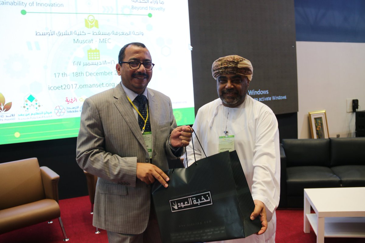 OmanSET's tweet photo. تكريم المتحدثين الرئيسيون للمؤتمر الدولي الرابع لتقنيات التعليم
د. علاء صادق
@_alaasadik
أ.محمد السباع
بروف راجا مزنة راجا حسين
#ICOET2017 https://t.co/JZgCKBTEGx