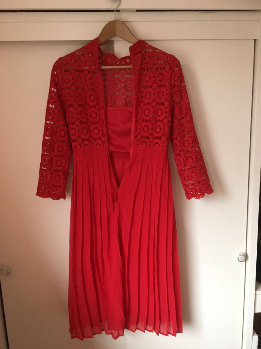 AmyWebberSinger's tweet photo. @boohoo bought this dress as my bridesmaid dress on Saturday and as we were getting ready the zip snapped open!! Tried again and it opened every time I had the dress on! Eventually zip jammed then broke off! Leaving me no red dress to wear for the big day 30 mins before! :( https://t.co/cai8BR4Nfa
