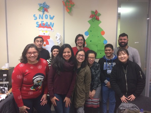 CitasCollege's tweet photo. The students decorated their classrooms for Christmas 
Each classroom was decorated gorgeously. 
And the winner is...Advanced C Room 7 !!😎
but aren't we all the real winners to see such great fun?
Don't forget about  the Christmas Carol and Karaoke Competition on Thursday ! https://t.co/mEiG5E59L1