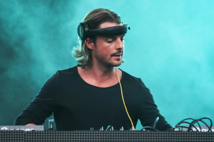itismilhouse's tweet photo. Happy birthday idol! @Axwell #axday https://t.co/3r4VZJgzEB