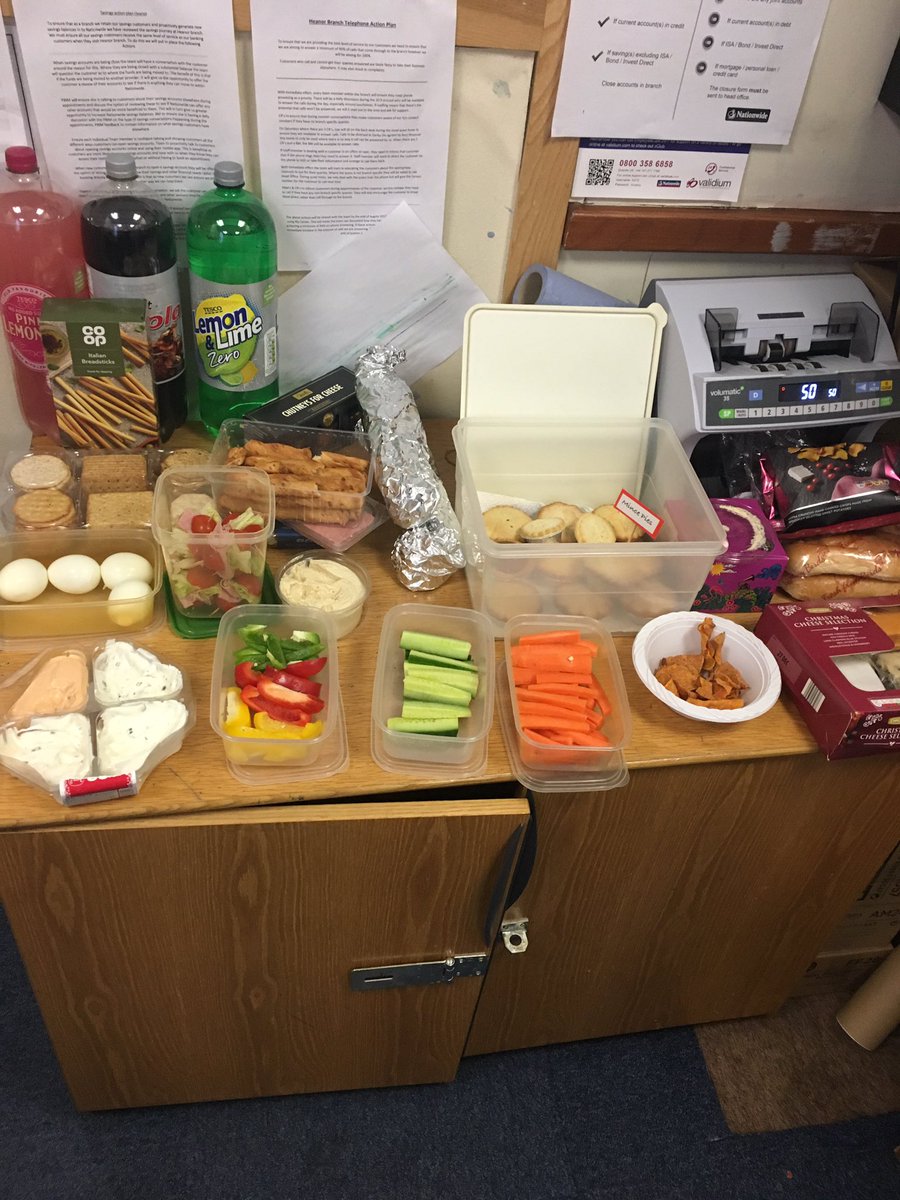 emmabell1990's tweet photo. Christmas fuddle in branch today to get us into the Christmas spirit! 🎄#heanorheroes #mac @SarahDSNBS  @asdutch  @barraclough30 https://t.co/qJY2RrDLv2
