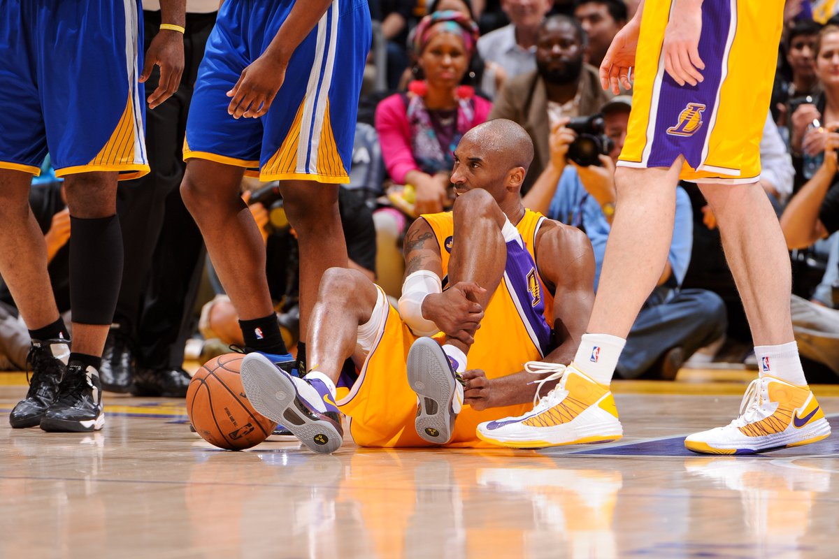 當年擺在Kobe面前有一道選擇題:是選職業生涯還是球隊?Kobe最終選擇了後者!-黑特籃球-NBA新聞影音圖片分享社區