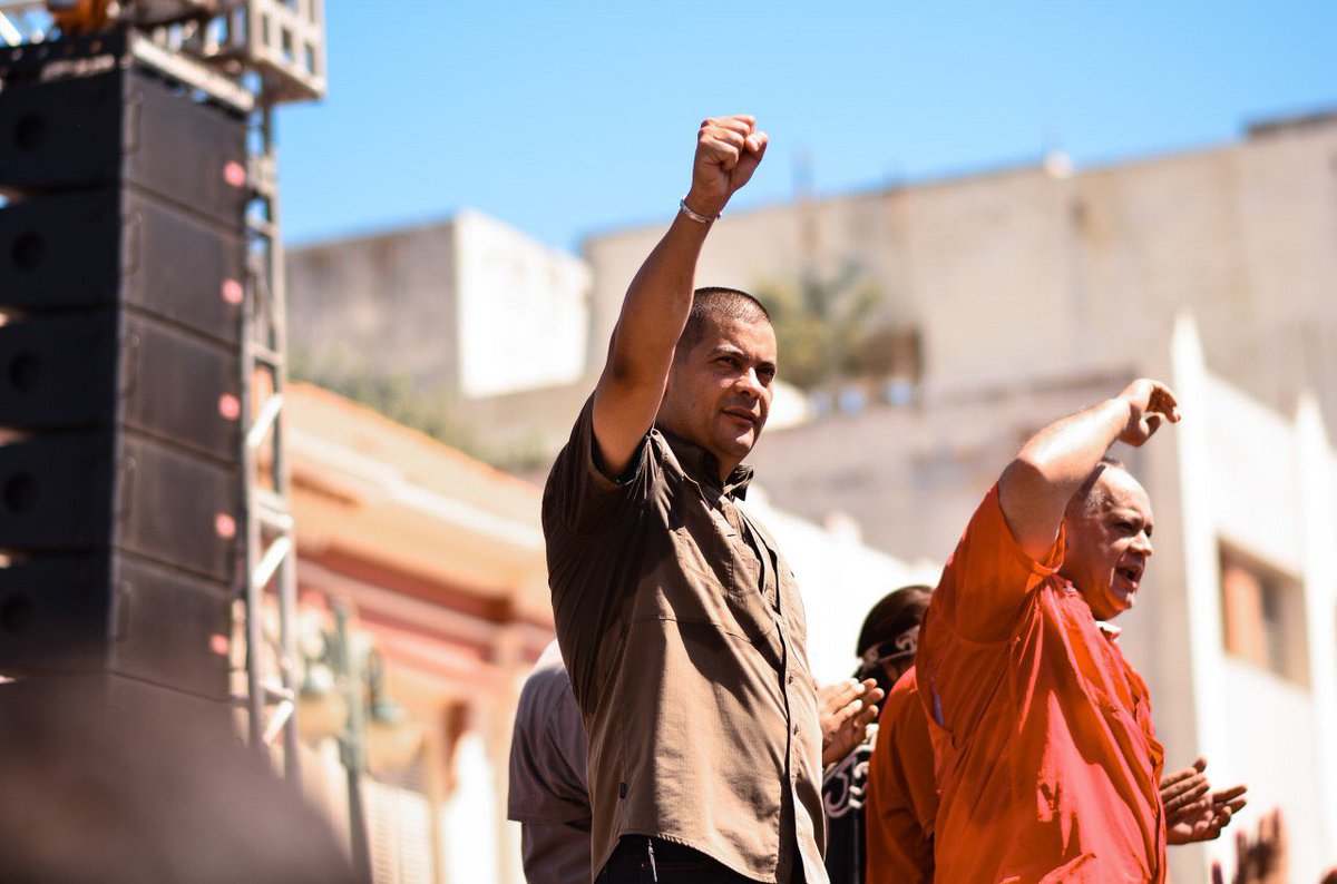 Omar_PrietoPSUV's tweet image. No nos cansemos de hacer el bien, porque a su debido tiempo cosecharemos si no nos damos por vencidos.
Gálatas 6:9 
Buenos días, pueblo zuliano; feliz inicio de semana. Muchos anuncios y mucho trabajo; ya instalados como gobernador para avanzar en la solución de problemas.