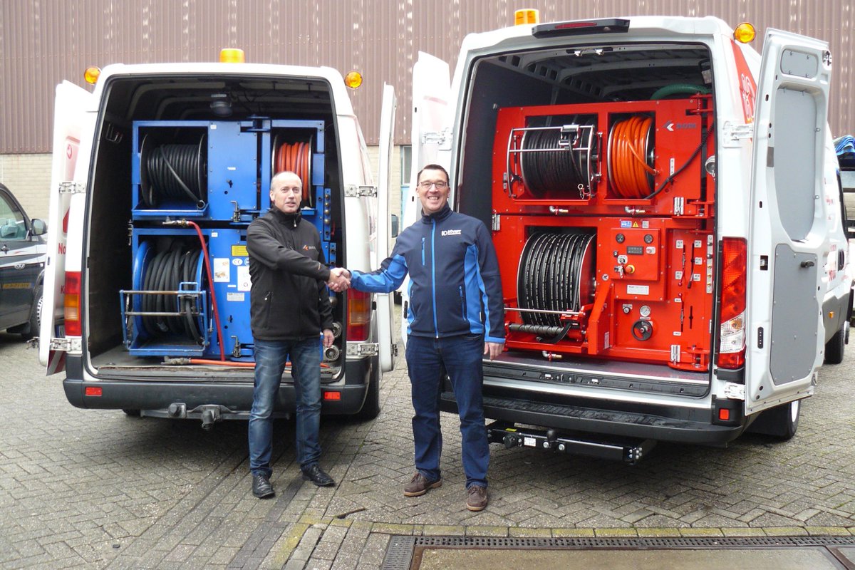 rombv_INTL's tweet photo. Our customer came to ROM last week to trade in his blue ROM Professional
- dating from 1995 but looking almost new - for a brand new red one.
We wish you good luck with your new machine and are looking forward to trade in the 'red one' in 20 years time ;) https://t.co/wfnhGR80rf