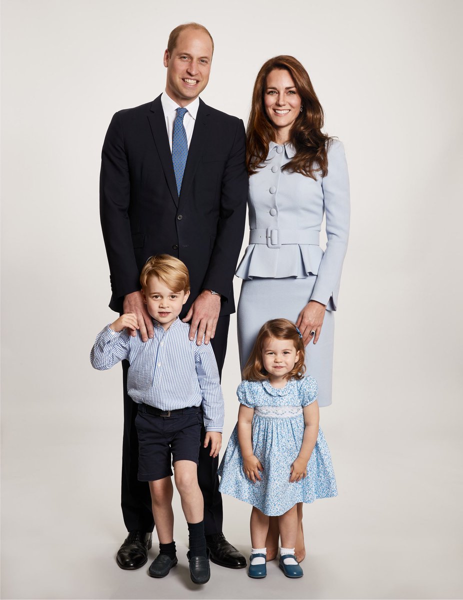 Duke and Duchess of Cambridge Prince William,Kate and their kids in adorable Christmas Card