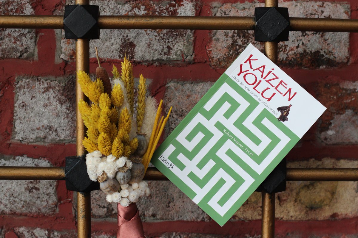 KAİZEN YOLU
.
.

Sürekli gelişimden oluşan mükemmel bir yaşam küçük bir adımla başlamaktadır. Kaizen size, bu küçük adımı nasıl atacağınızı öğretecektir.
#klankitap #klanyayınları #klanyayinlari #klanyayınevi #farkındalık #kitap #yolculuk #okumak