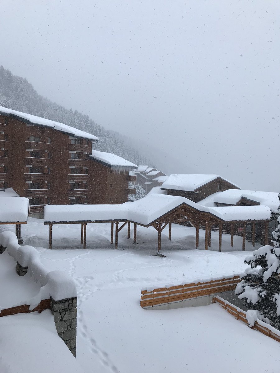 Juste arrivés à #Meribel sous la neige! <a href="/Meribel3vallees/">Méribel - Cœur des 3 vallées</a> ☃️❄️⛷@PVCImmo #ski <a href="/pierre_vacances/">Pierre & Vacances</a> <a href="/anniemurat66/">Annie Murat</a> <a href="/defreitasarno/">Arnaud DE FREITAS</a> 😉