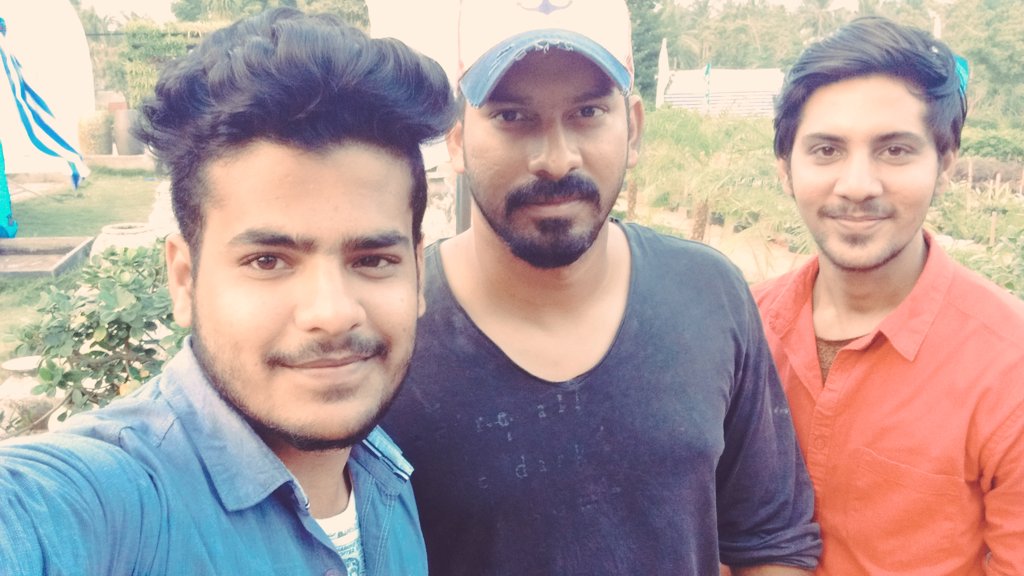 faizee_offcl's tweet photo. Awesome Day 😉 #gajinikanth #shootingspot with Bro's @arya_offl @santhoshpj21 @sayyeshaa https://t.co/vw565qODkD