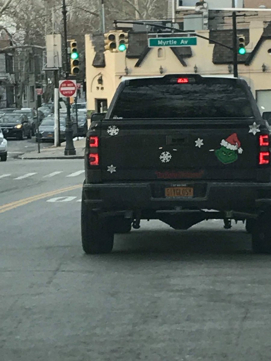 GETITDETAILED's tweet photo. Spotted #Getitdetailed #chevy #chevysilverado #grinch https://t.co/Si96IJPX3z