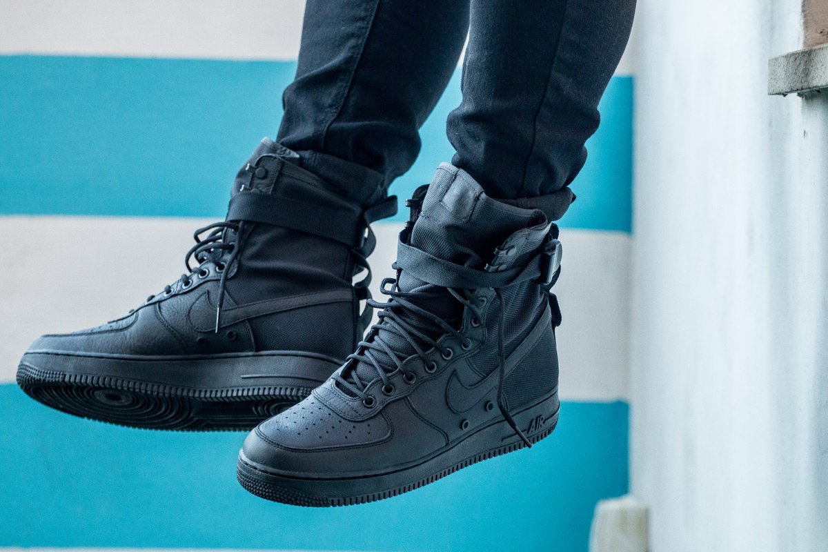 air force 1 triple black on feet