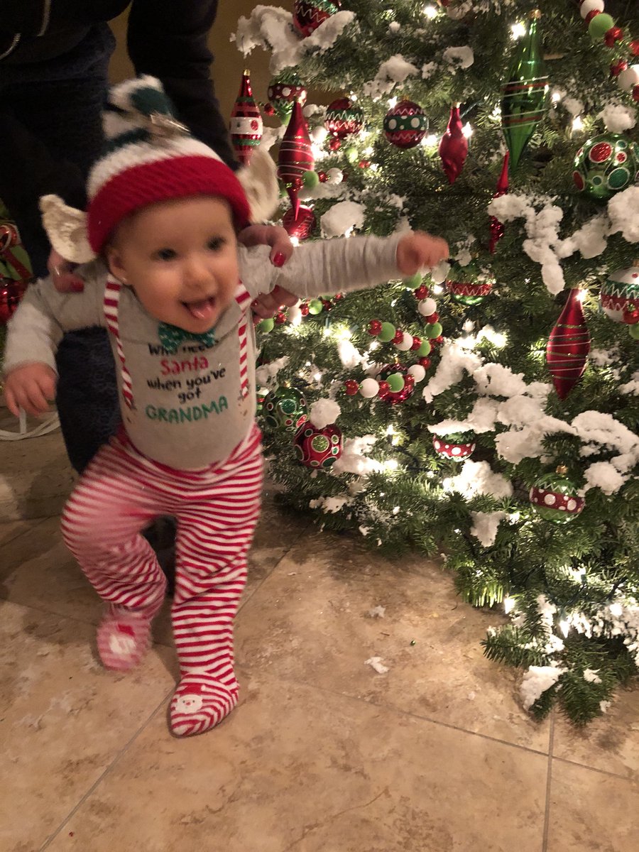 kalinoll's tweet photo. When you’re niece is almost a year old 😭😭😍 #FirstChristmas https://t.co/XZSKKqEKsE