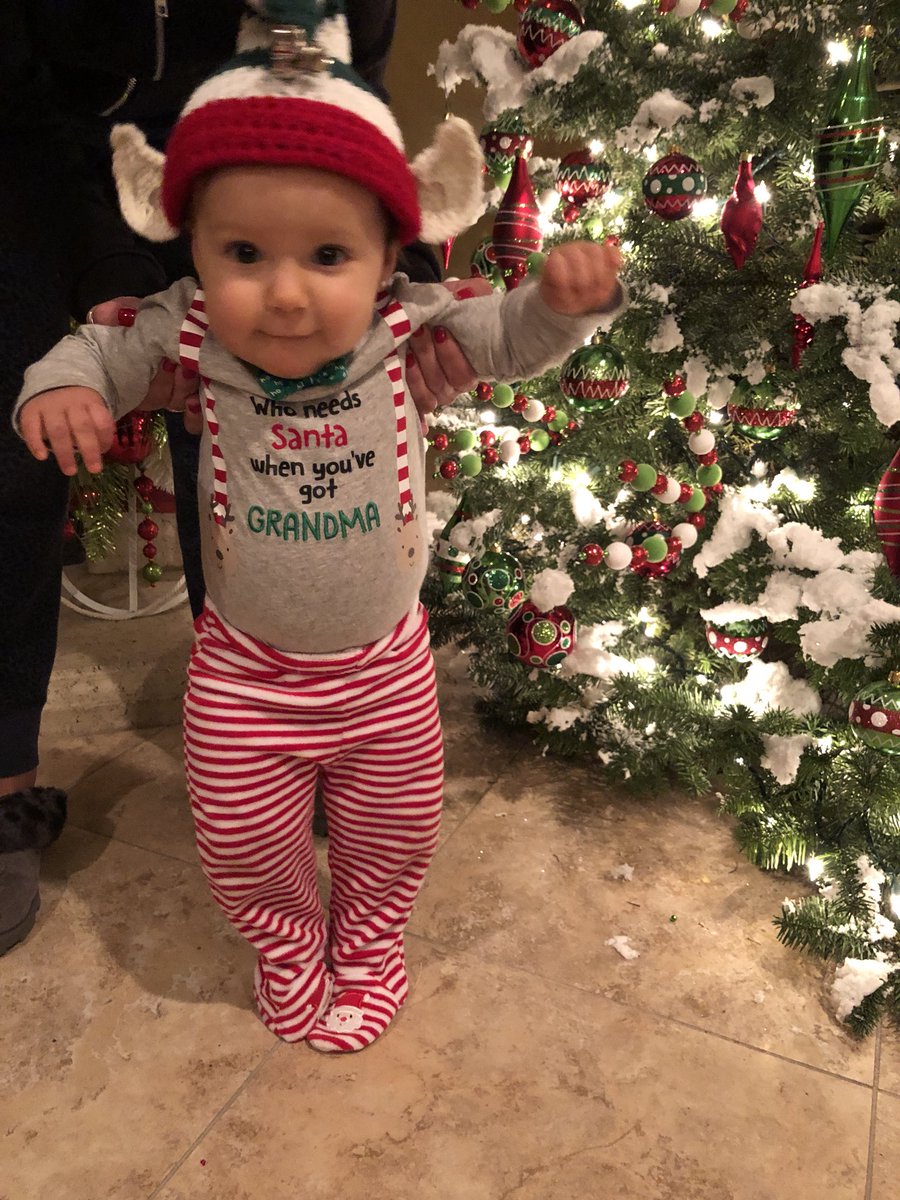kalinoll's tweet photo. When you’re niece is almost a year old 😭😭😍 #FirstChristmas https://t.co/XZSKKqEKsE