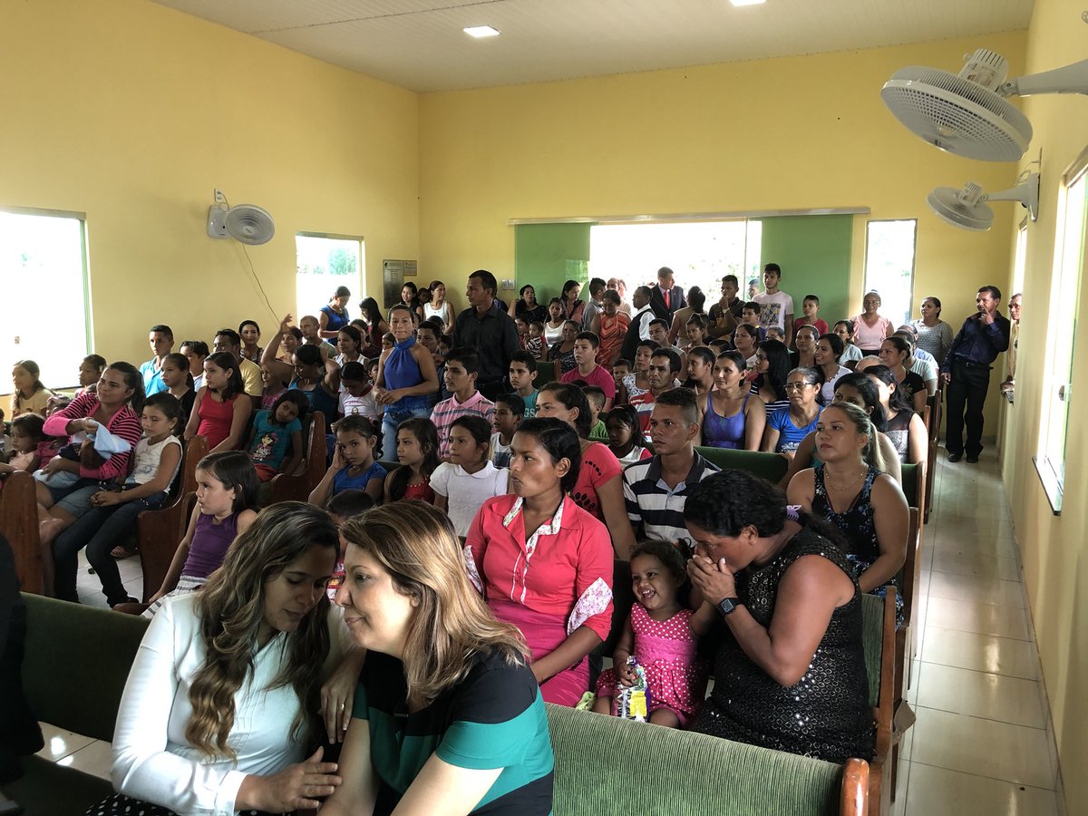 ZahnGilmar's tweet photo. Terceiro templo fundado pela equipe do projeto “Igreja que Navega “ às margens do Madeira.” Na comunidade Democracia cerca de 400 Km de Manaus. Parabéns! https://t.co/mRMENPWwni