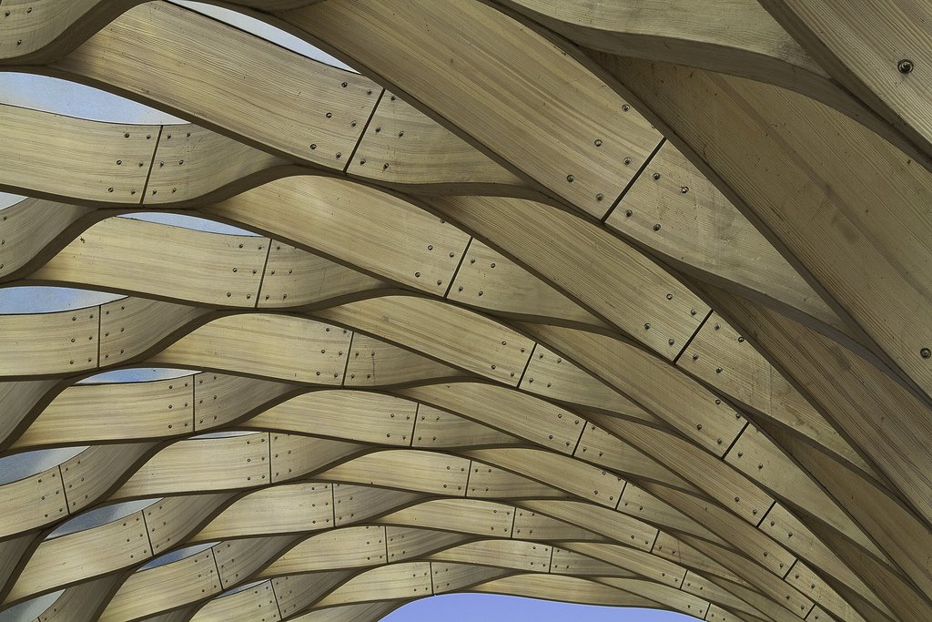 Nature Boardwalk Education Pavilion, Lincoln Park Zoo: A structure of prefabricated glulam wood ribs and fiberglass domes, each piece designed to be light enough for workers to lift and install by hand #architecture #design #construction:
instagram.com/p/BcX4n0lnF9i/…