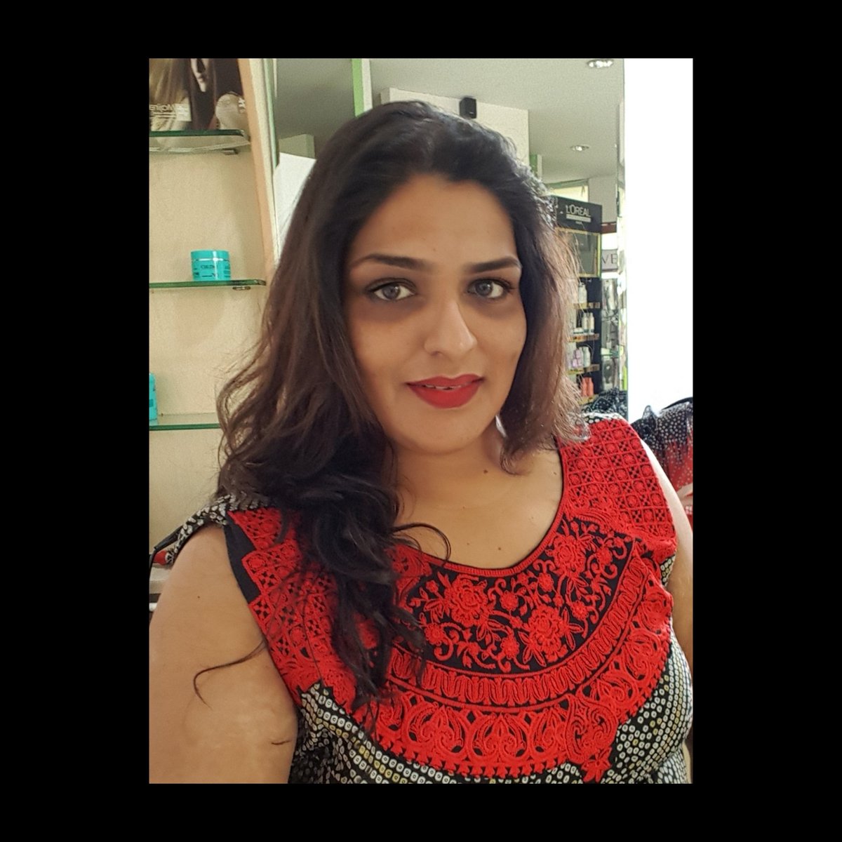 LubnaTarannum's tweet photo. #makeupcase #beautycase #makeupbyme #makeuplove #makeuplovers #fashion #style #glitter #shinny #eyeshadow #love #makeuplife #balayagehair #makeupforeverhd #eyebrows #hairstyle #eyelashes #eyemakeup #eyeliner #makeupforever #instahair https://t.co/5FVaaWYgta