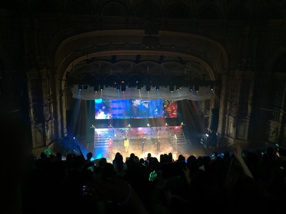 charis189's tweet photo. SHINee will forever be five. I’m so thankful I was able to see them perform in Vancouver. Rest In Peace @realjonghyun90. 💔 #Jonghyun #SHINee #jonghyunshinee #RestinPeaceJonghyun https://t.co/DZo3EPu3ej
