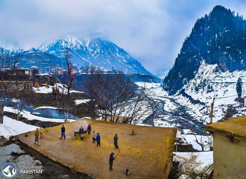 PakistanNature1's tweet photo. Children playing Cricket at #Kel #NeelumValley #AzadKashmir
#BeautifulPakistan #WeArePakistan #LetsTraversePakistan https://t.co/fsvVE6nMwL