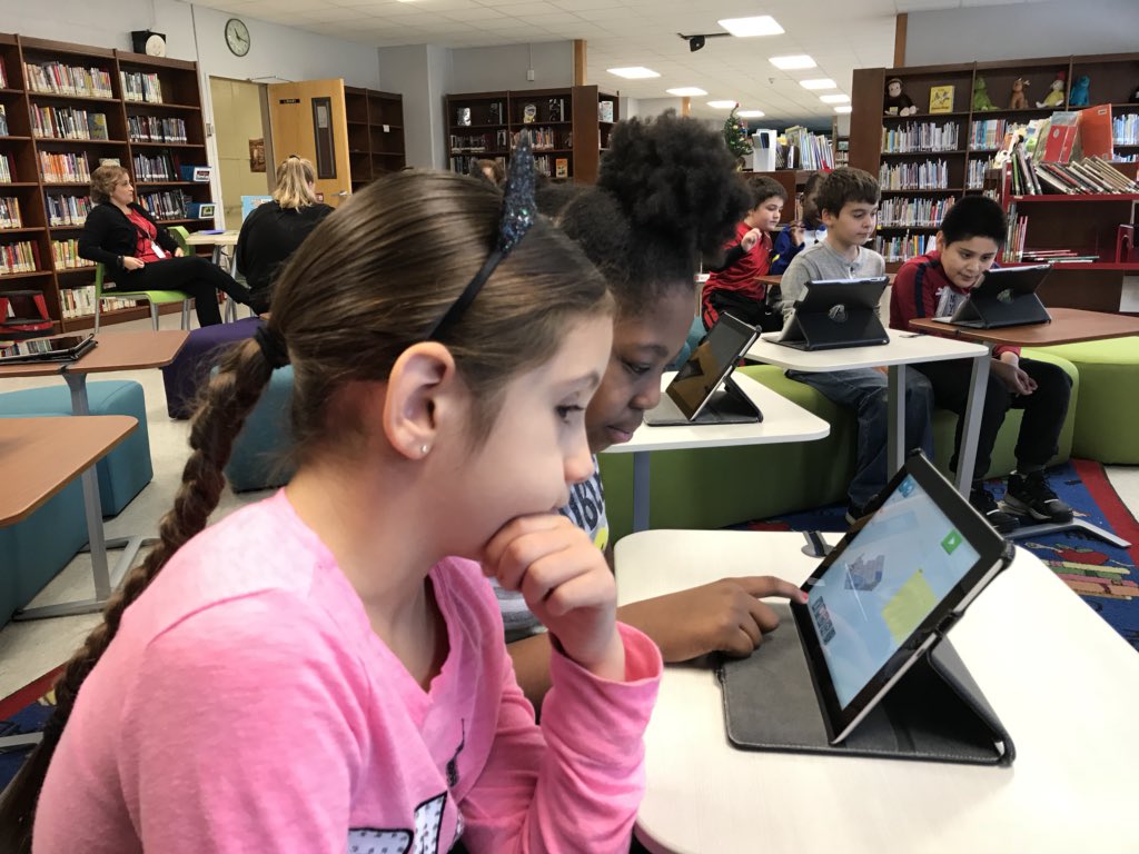 wwplib's tweet image. Testing our code. Great teamwork and problem-solving! @WWP_Dalers @BreuersBunch @lightbotcom #HourOfCode2017