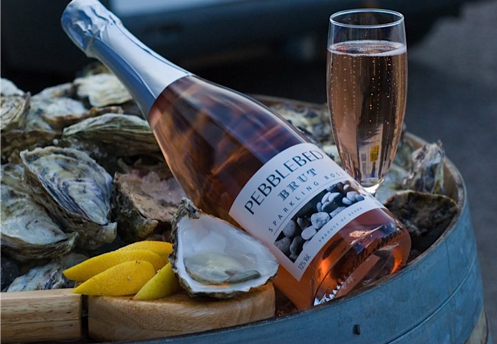 pebblebedwines's tweet photo. If you haven't got your New Year fizz yet come and see us at #pebblebedvineyard Last chance to buy this week #christmaswine #NewYearsEve #sparklingwine https://t.co/whssUMBluz https://t.co/yuz8oDwQZz
