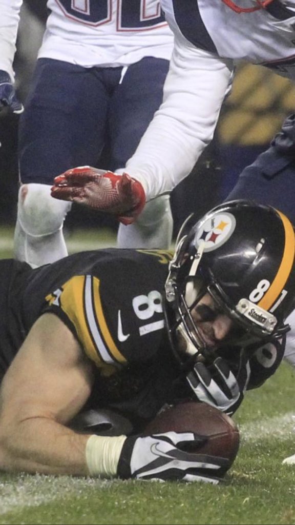 As much as I dislike the Patriots...are people really trying to call this a catch?