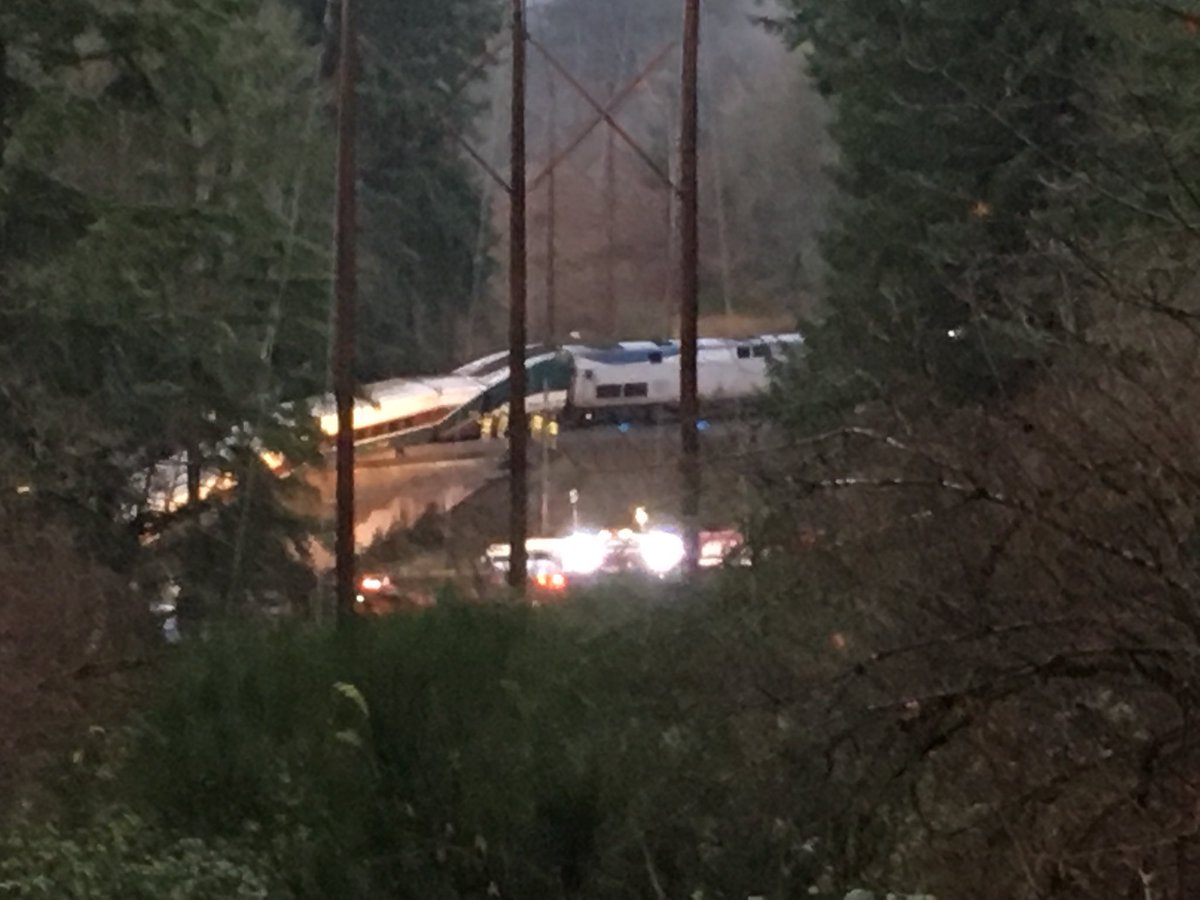 AustinJ_Reports's tweet photo. Scene of Amtrak derailment near Mounts Rd on Thurston/Pierce County line https://t.co/ORHfCnd7vU