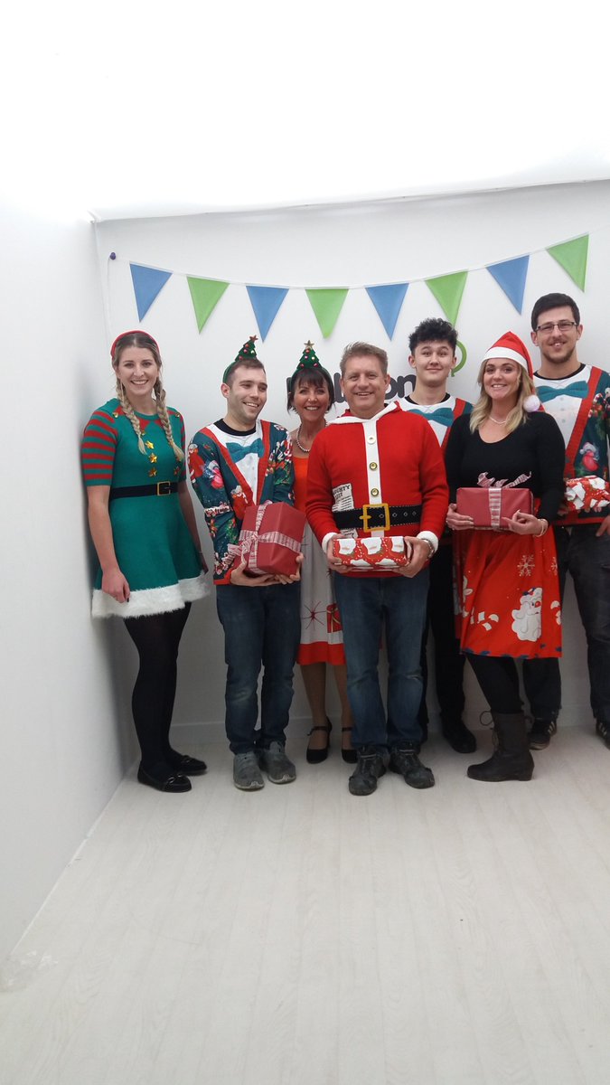 Balloons_Galore's tweet photo. Balloons Galore Team enjoying #christmasjumperday2017 https://t.co/zZdYSXeKj0 https://t.co/zfuarYFPqv