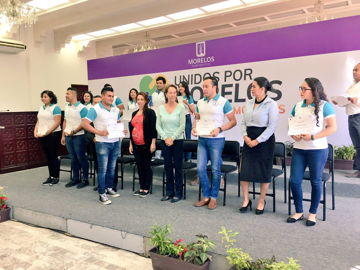 UTSEMor's tweet photo. El Dr. Oscar Domínguez Pérez @RectorUTSEM agradece a la Secretaría de Turismo @ST_Morelos liderada por la Lic. Monica Fuchs @MonikaRFuchs el apoyo brindado a los estudiantes de @UTSEMor durante su trayecto en el Modelo Dual y en Alternancia #OrgullosamenteUTSEM #PuenteDeIxtla https://t.co/RfSf0WYQRD