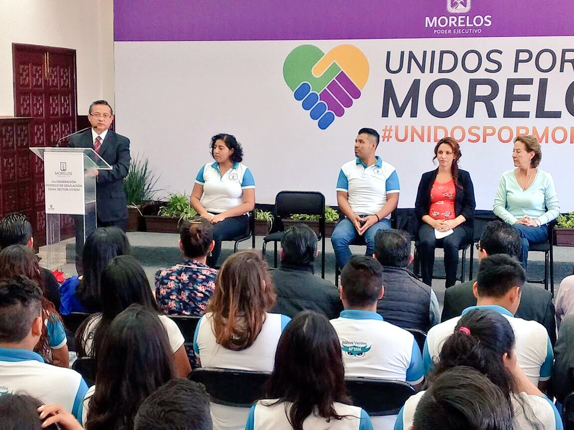 UTSEMor's tweet photo. El Dr. Oscar Domínguez Pérez @RectorUTSEM agradece a la Secretaría de Turismo @ST_Morelos liderada por la Lic. Monica Fuchs @MonikaRFuchs el apoyo brindado a los estudiantes de @UTSEMor durante su trayecto en el Modelo Dual y en Alternancia #OrgullosamenteUTSEM #PuenteDeIxtla https://t.co/RfSf0WYQRD