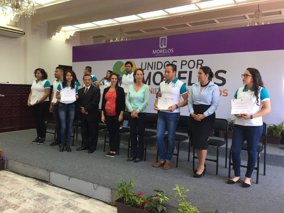 UTSEMor's tweet photo. El Dr. Oscar Domínguez Pérez @RectorUTSEM agradece a la Secretaría de Turismo @ST_Morelos liderada por la Lic. Monica Fuchs @MonikaRFuchs el apoyo brindado a los estudiantes de @UTSEMor durante su trayecto en el Modelo Dual y en Alternancia #OrgullosamenteUTSEM #PuenteDeIxtla https://t.co/RfSf0WYQRD