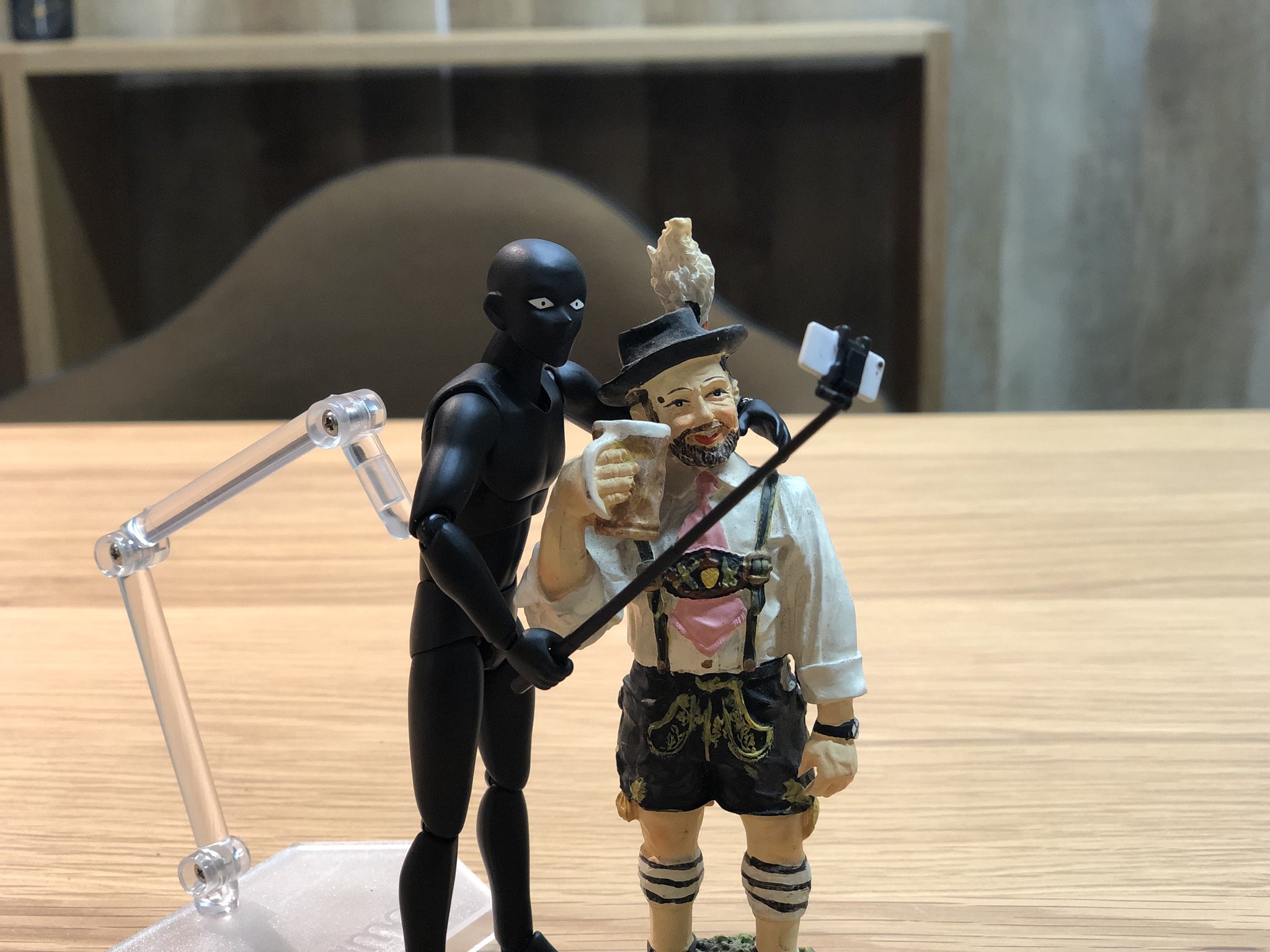 Twitter 上的 ぎだ Yoshiyuki Yanagida コナン犯人フィギュア 何で色んな凶器の中に 自撮り棒 あるんや って思ったけど いざ持たせると このあと事件起こる感 Maxで素直に納得 Amp 感心した T Co M41zycs6ld Twitter