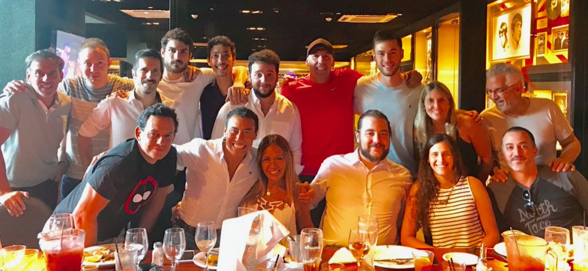 Radical_Brasil's tweet photo. Celebração do ano novo de 2018 com a equipe completa de RF Central Argentina que possibilita a incrível produção de mais de 400 coreografias, vídeos, edições e muito mais!
#radicalfitness #radicalfitnessbrasil #programasdeginastica #ginastica #ginasticacoletiva https://t.co/DaEB7Jyuy1