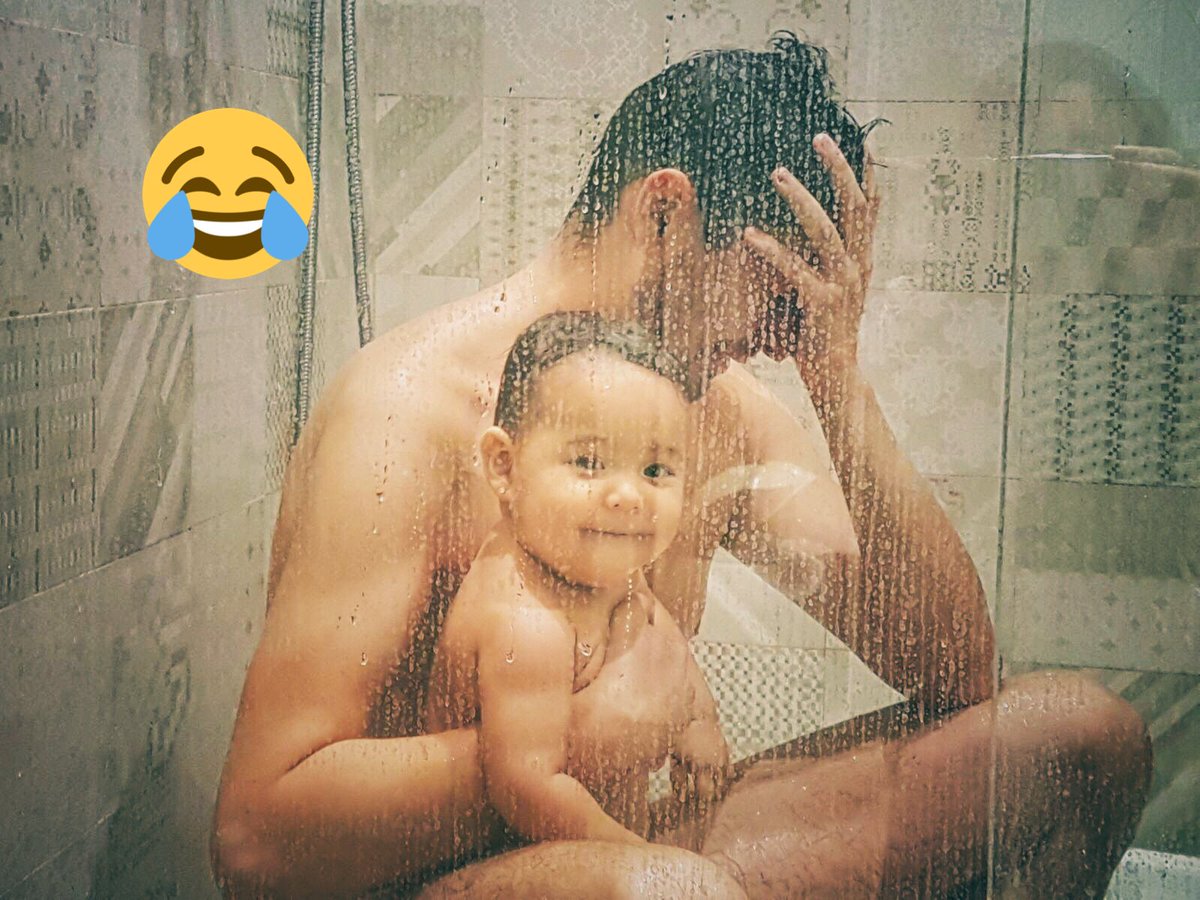 Familia que “llora” unida permanece unida #PagandoApuesta <a href="/Radioacktiva_/">Radioacktiva_</a> <a href="/CataBernal_/">Catalina Bernal</a> <a href="/santorendon/">Santiago Rendón</a> <a href="/yocamiloramirez/">Camilo Ramírez ⏺️</a> <a href="/TatoRamireZ/">T∂†o Я∂мﺂЯﻉz‎🐼</a>