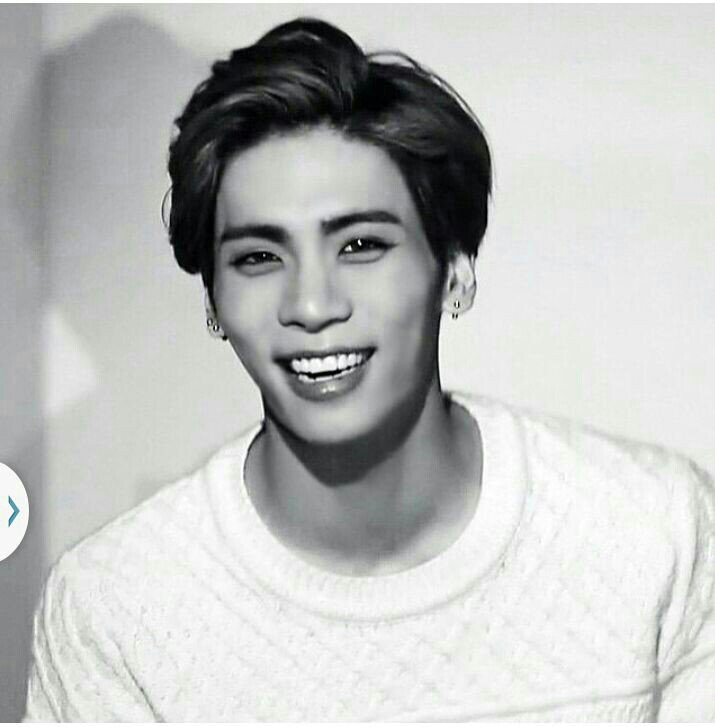 HITMAN_FANBASE's tweet photo. "TELL EVERYONE IVE SUFFERED" HE SAID.

BUT EVEN IF HE WAS SUFFERING, HE WAS SMILING EVERYTIME

HE WAS HIDDING ALL THIS SADNESS BEHIND HIS SMILE

IM-

#SHINEE
"샤이니 종현"
#샤이니종현
#JONGHYUN
#고인의명복 https://t.co/dBKEWdCX2K
