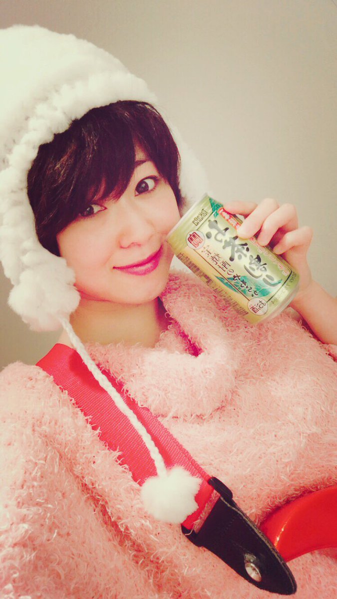 candynakata's tweet photo. キャンばります💓✨頑張ります(*≧∀≦*)❤️✨✨
#あったかコーデ #guitar #特訓 #合間に #お茶割り #飲兵衛 #キャンさん #キャン杯 https://t.co/7LrPPKSwr1